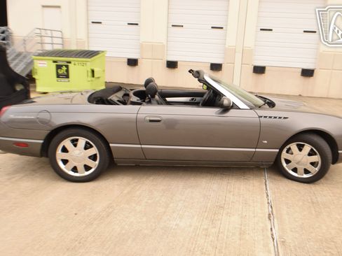 Used 2003 Ford Thunderbird image 4