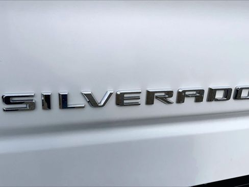 Used 2024 Chevrolet Silverado 1500 High Country w/ Technology Package AWD/4WD image 31