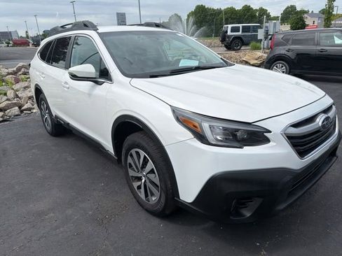 Used 2022 Subaru Outback Premium AWD/4WD image 3