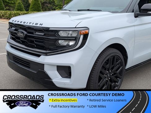New 2026 Ford Expedition Max Platinum w/ Stealth Performance Package AWD/4WD image 10