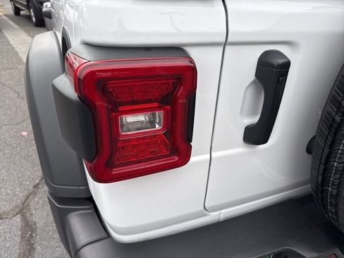 Used 2022 Jeep Wrangler Unlimited Sport image 35