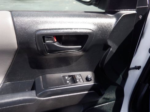 Used 2022 Toyota Tacoma SR image 14