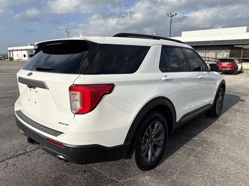 Used 2022 Ford Explorer XLT w/ Equipment Group 202A AWD/4WD image 4