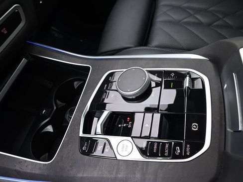 Used 2025 BMW X5 xDrive50e image 33