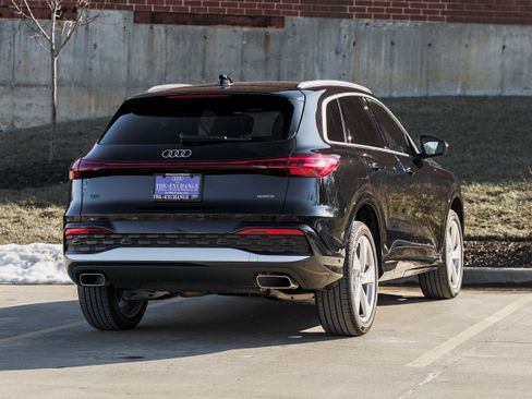 Used 2025 Audi Q5 Premium Plus w/ Premium Plus image 4