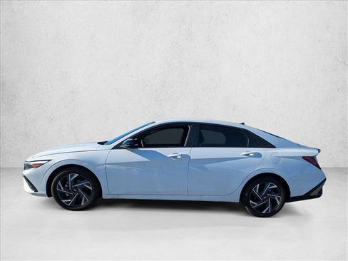 Used 2025 Hyundai Elantra Sport image 9