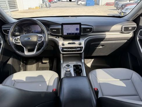 Used 2021 Ford Explorer XLT w/ Equipment Group 202A image 18