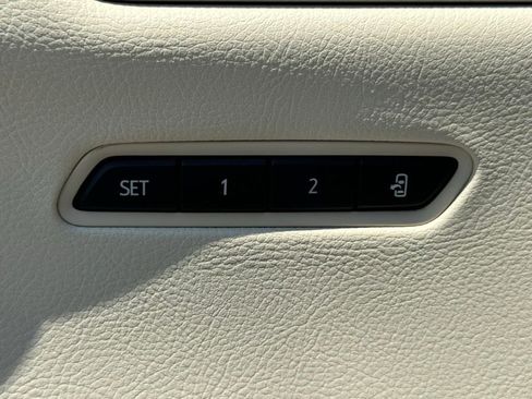 Certified 2024 Cadillac XT6 Premium Luxury w/ Technology Package FWD image 17