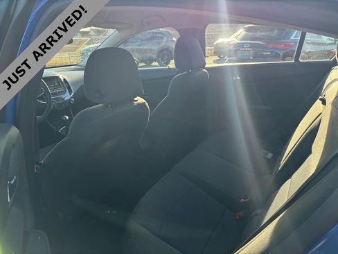 Used 2017 Chevrolet Cruze LT w/ Convenience Package image 9