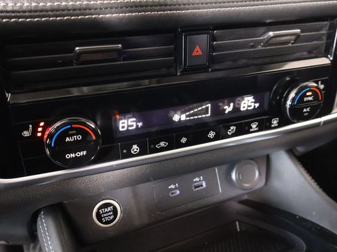 Used 2023 Nissan Rogue SL AWD/4WD image 7