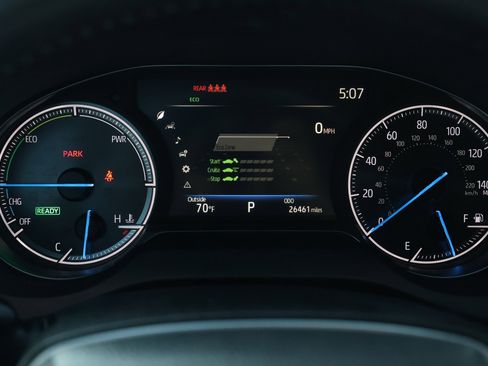 Used 2024 Toyota Venza LE image 18