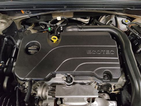 Used 2022 Chevrolet Malibu LT FWD image 30