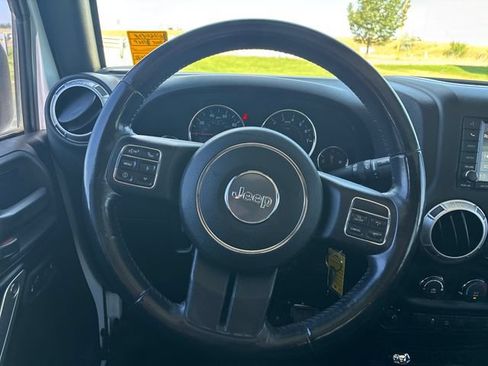 Used 2015 Jeep Wrangler Unlimited Sahara w/ Dual Top Group AWD/4WD image 14