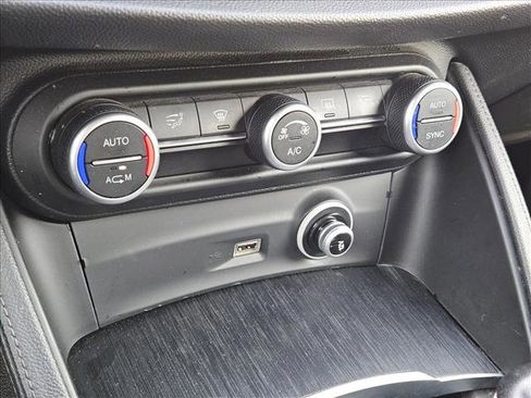 Used 2019 Alfa Romeo Stelvio image 13