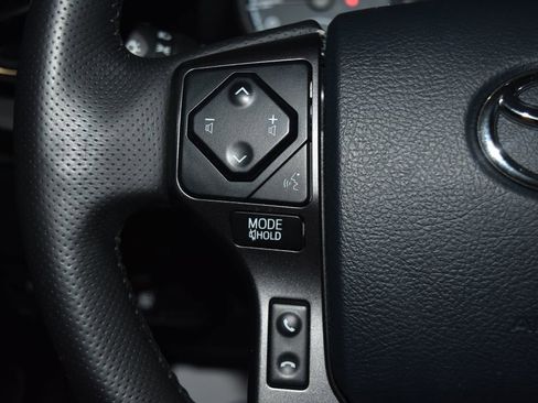 Used 2017 Toyota Tacoma TRD Off-Road image 7