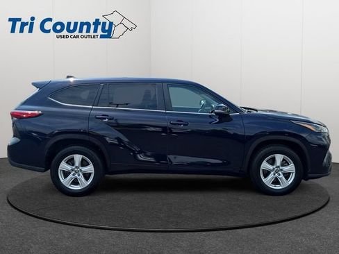 Used 2023 Toyota Highlander LE FWD image 9