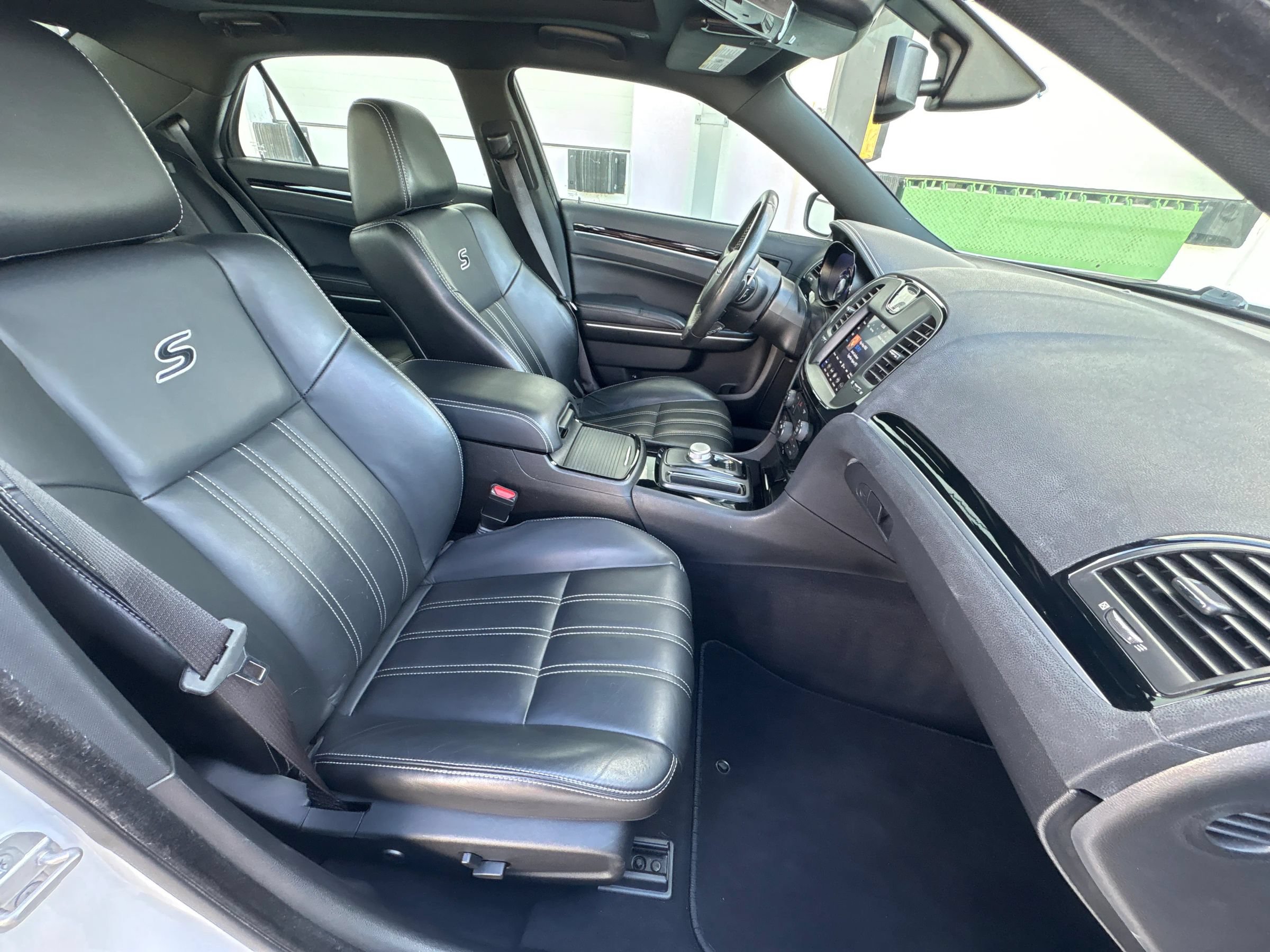 Used 2019 Chrysler 300 S RWD image 39