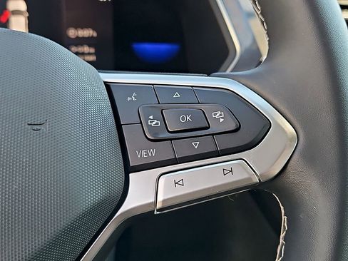 Certified 2022 Volkswagen Tiguan SE image 24