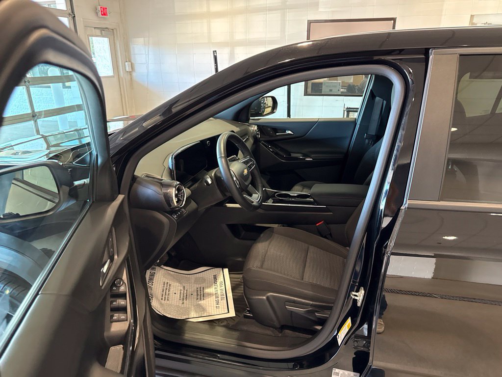 Used 2025 Chevrolet Equinox LT AWD/4WD image 23