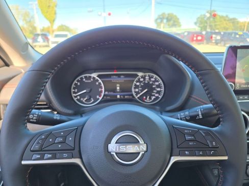 Used 2025 Nissan Sentra SR w/ SR Premium Package image 32