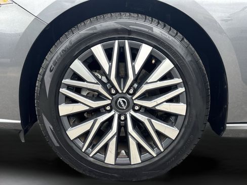 Used 2024 Nissan Altima 2.5 SV FWD image 31