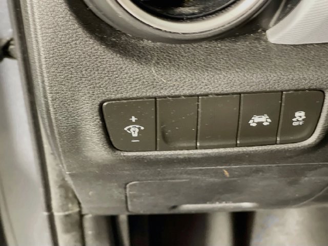 Used 2019 Hyundai Kona SE FWD image 11