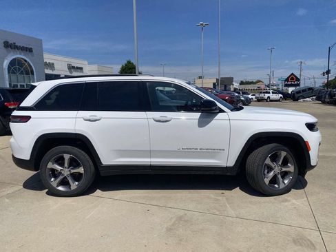New 2026 Jeep Grand Cherokee Limited w/ Luxury Tech Group II AWD/4WD image 36