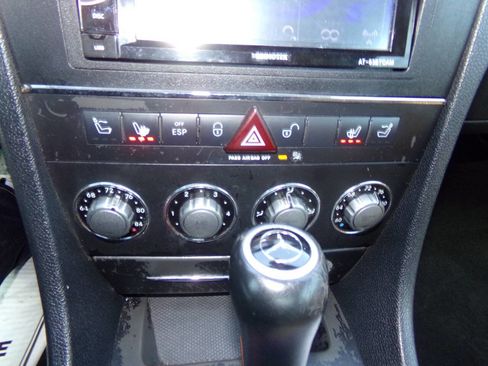 Used 2011 Mercedes-Benz SLK 300 image 50