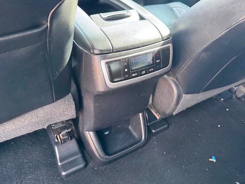 Used 2017 Toyota Highlander XLE image 16
