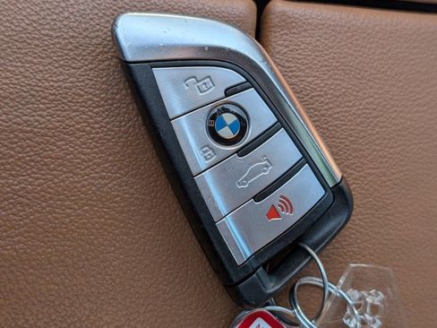Used 2022 BMW X5 xDrive40i w/ M Sport Package AWD/4WD image 32