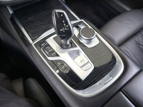 Used 2022 BMW 740i w/ M Sport Package RWD image 54