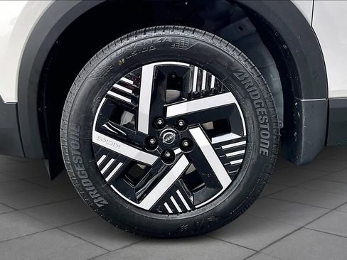 New 2026 Nissan Kicks SV image 11