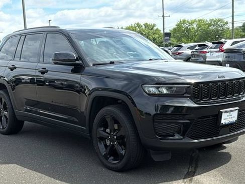 Used 2024 Jeep Grand Cherokee Altitude AWD/4WD image 2
