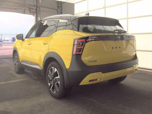 Certified 2025 Nissan Kicks SR FWD image 4