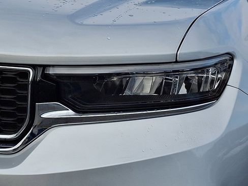 Certified 2025 Jeep Grand Cherokee Limited w/ Trailer Tow Package image 13