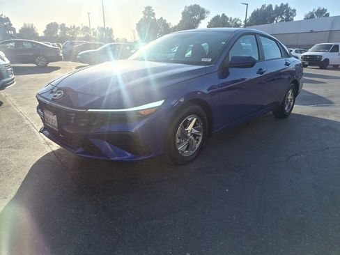 Certified 2026 Hyundai Elantra SE FWD image 2