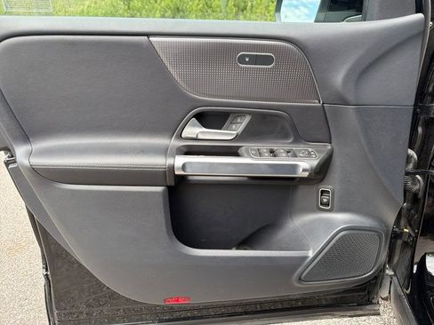 Used 2022 Mercedes-Benz GLB 250 image 26