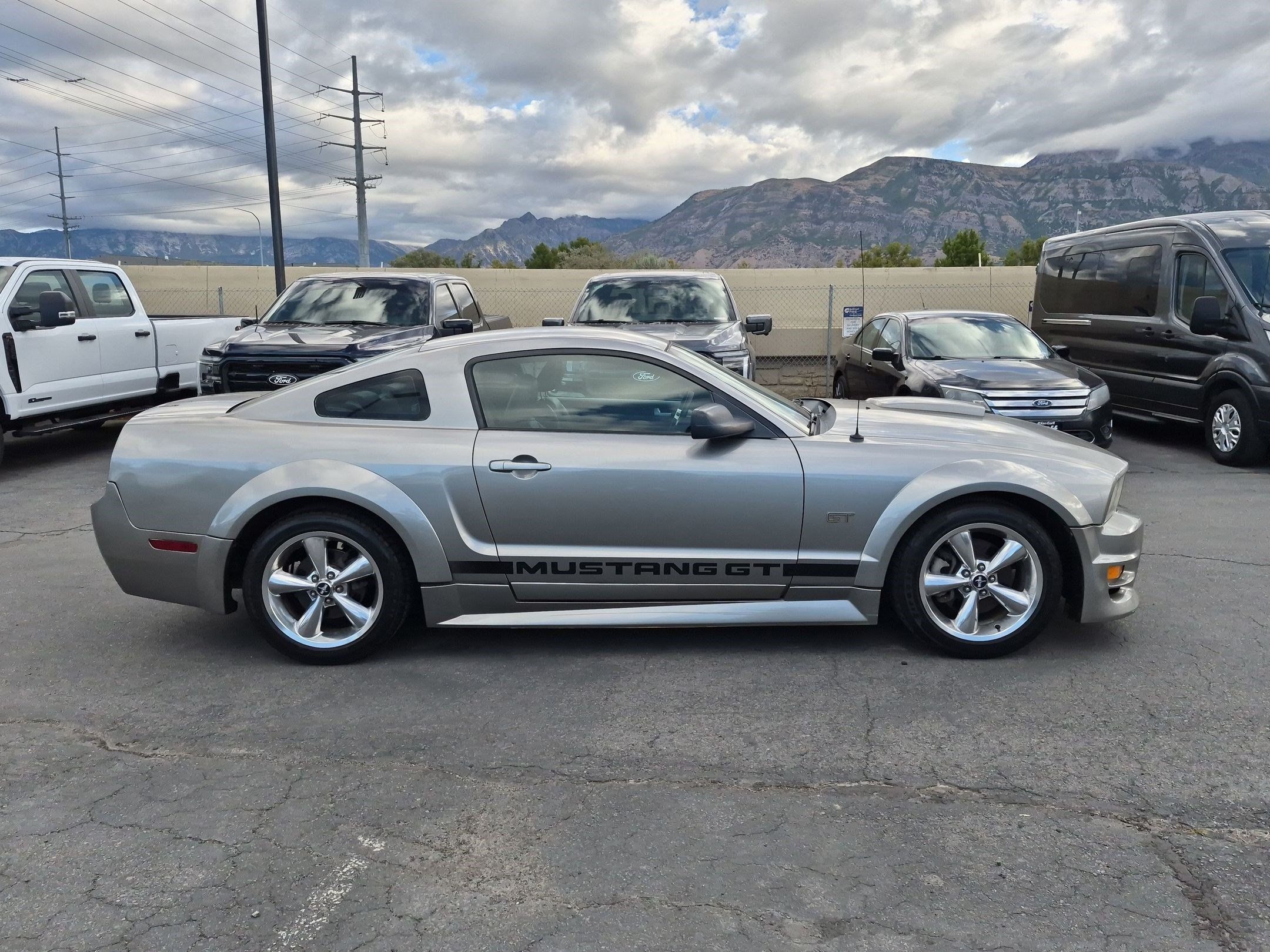 Used 2008 Ford Mustang GT Premium RWD image 2