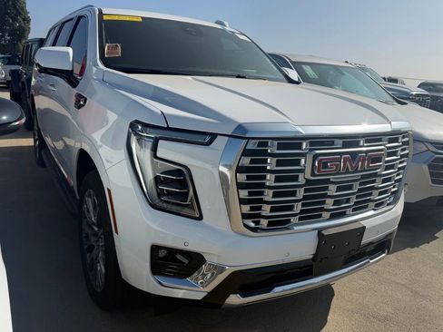 Used 2025 GMC Yukon XL Denali image 3