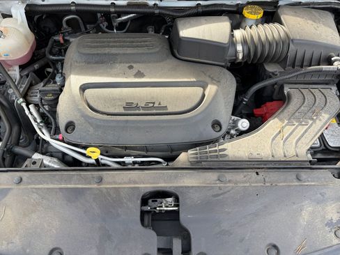 Used 2025 Chrysler Pacifica Select image 35