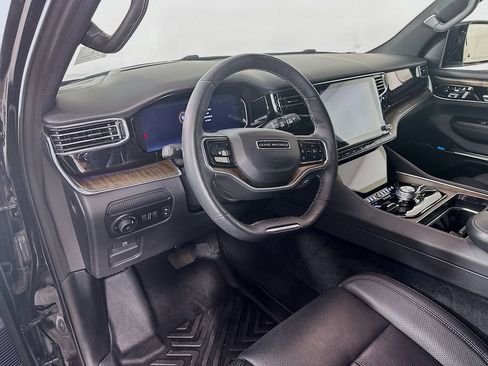 Certified 2025 Jeep Grand Wagoneer 4WD image 16