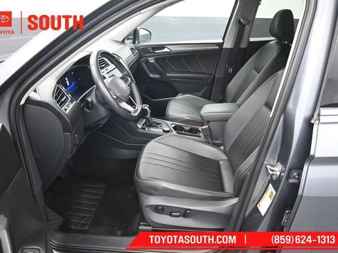Used 2024 Volkswagen Tiguan SE AWD/4WD image 9