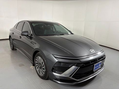 Used 2025 Hyundai Sonata Limited image 2