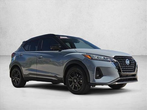Used 2023 Nissan Kicks SR FWD image 3