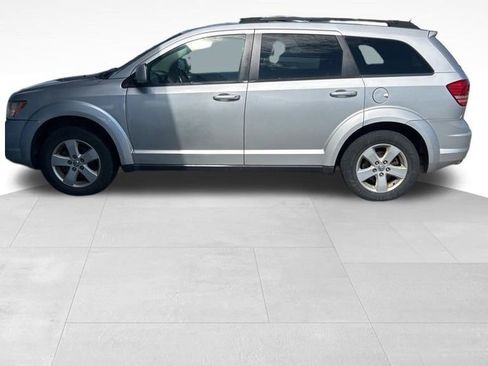 Used 2010 Dodge Journey SXT FWD image 2