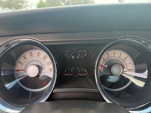 Used 2010 Ford Mustang GT image 4