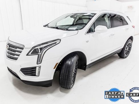 Used 2018 Cadillac XT5 Luxury w/ Driver Awareness Package image 3