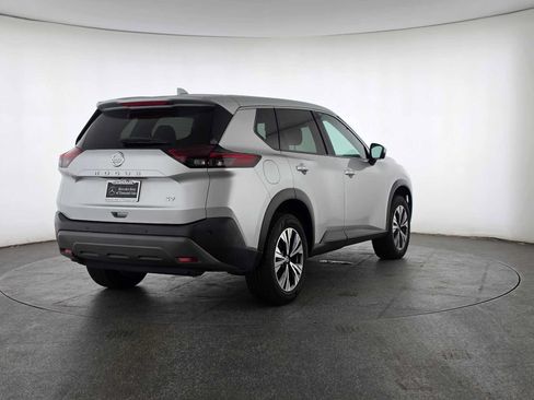 Used 2021 Nissan Rogue SV FWD image 4