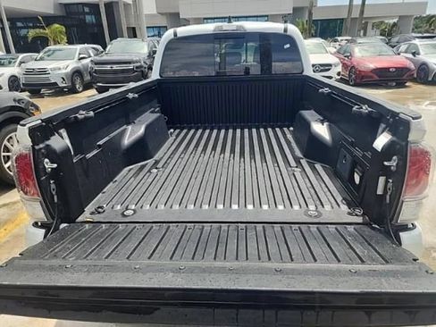Used 2022 Toyota Tacoma TRD Sport AWD/4WD image 5