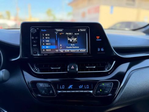 Used 2018 Toyota C-HR XLE FWD image 38